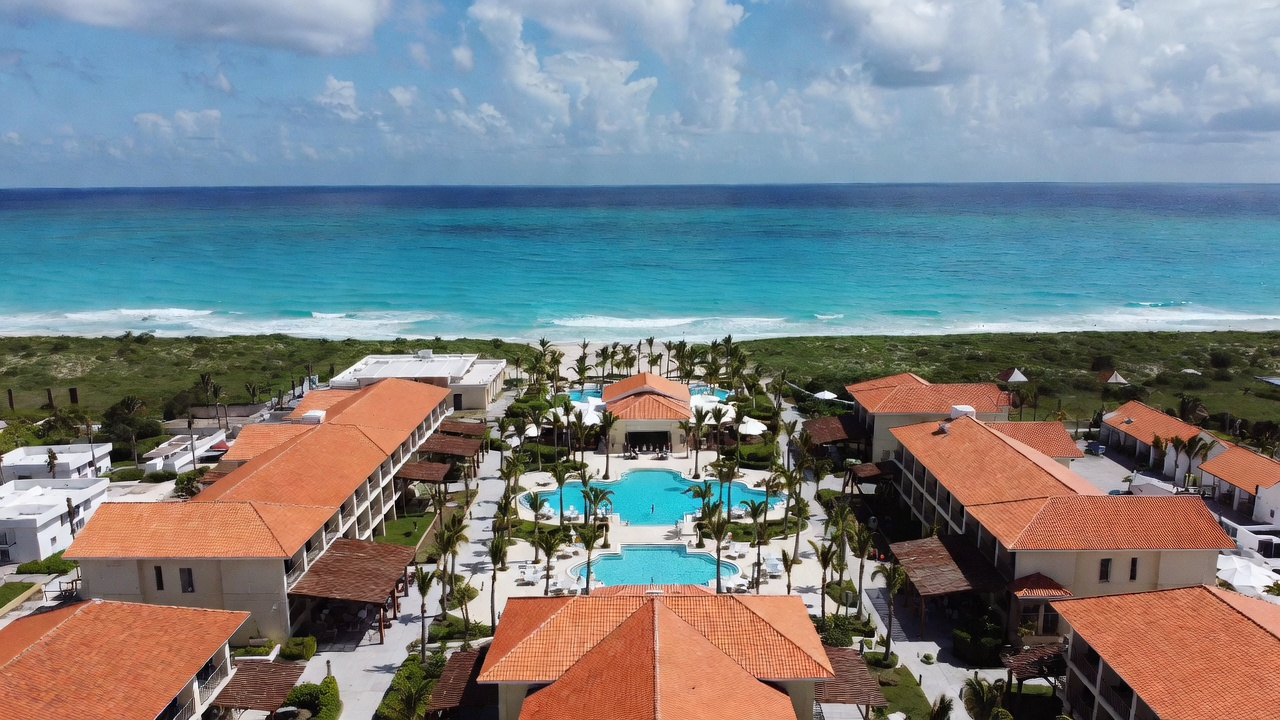 First-Time All-Inclusive Guide — Arrival Day Tips