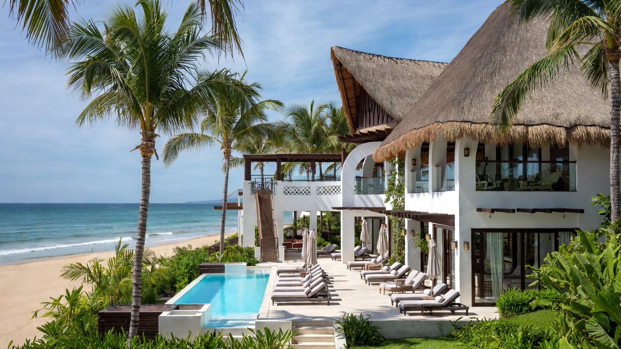 This Iconic Pacific Coast Resort Just Reopened as Something Completely Different — With Plunge Pools and Mezcal Tastings