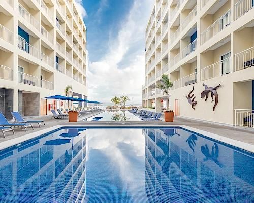 Decameron La Marina, Ramada All Inclusive Pools