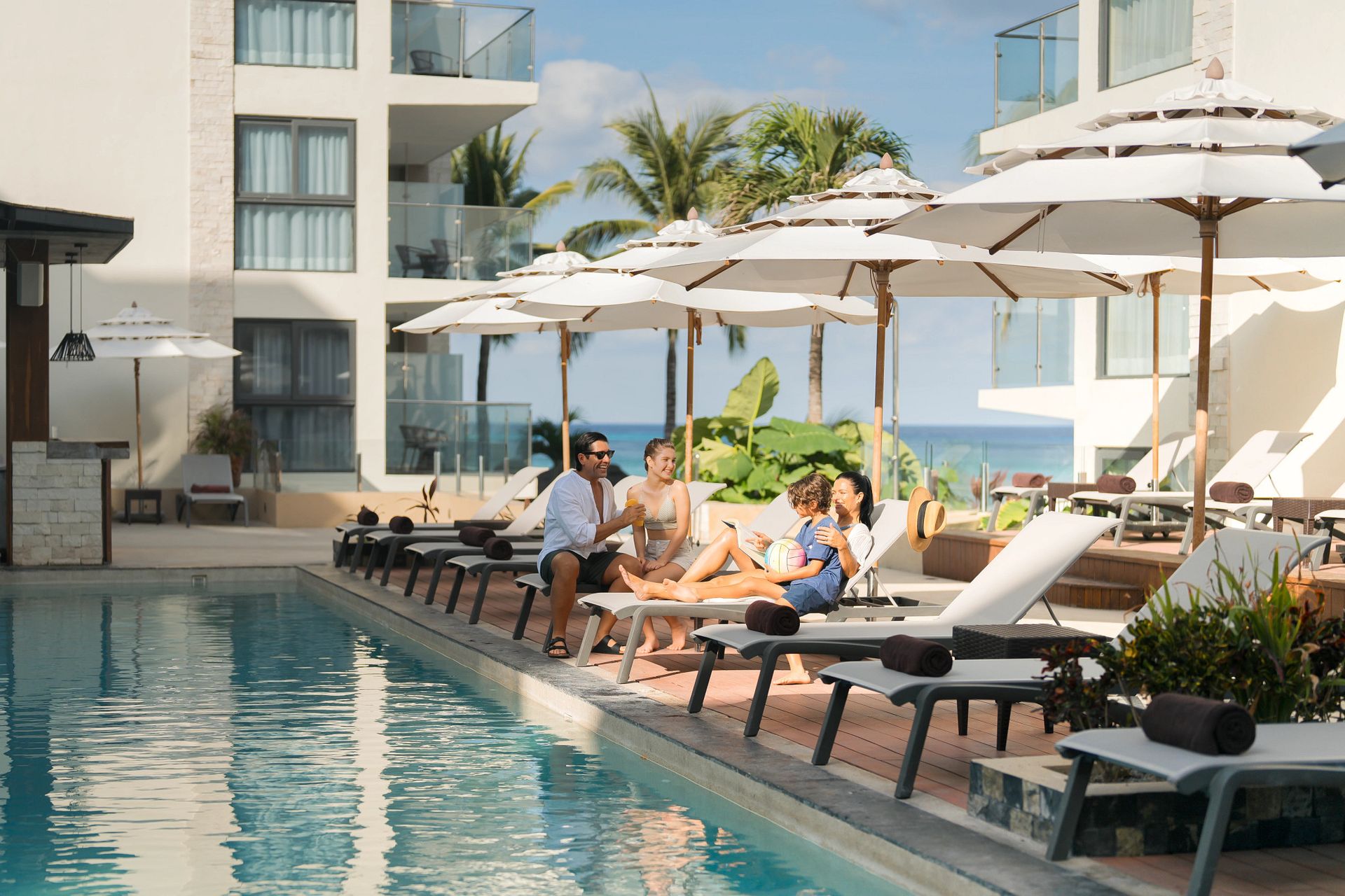 Swimming pool at Dreams Cozumel Cape Resort & Spa