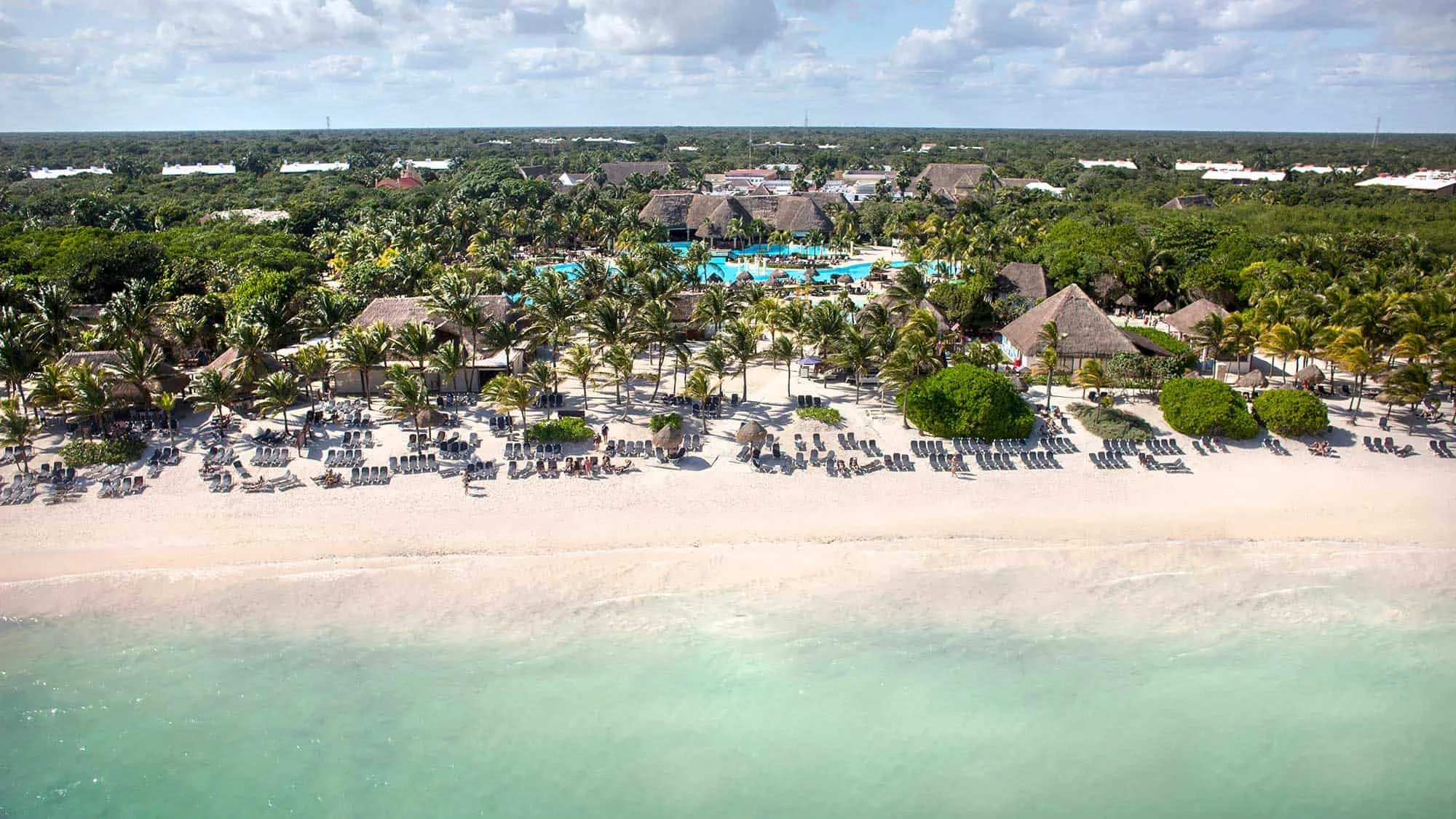 Kantenah Beach with fine white sand and turquoise Caribbean waters