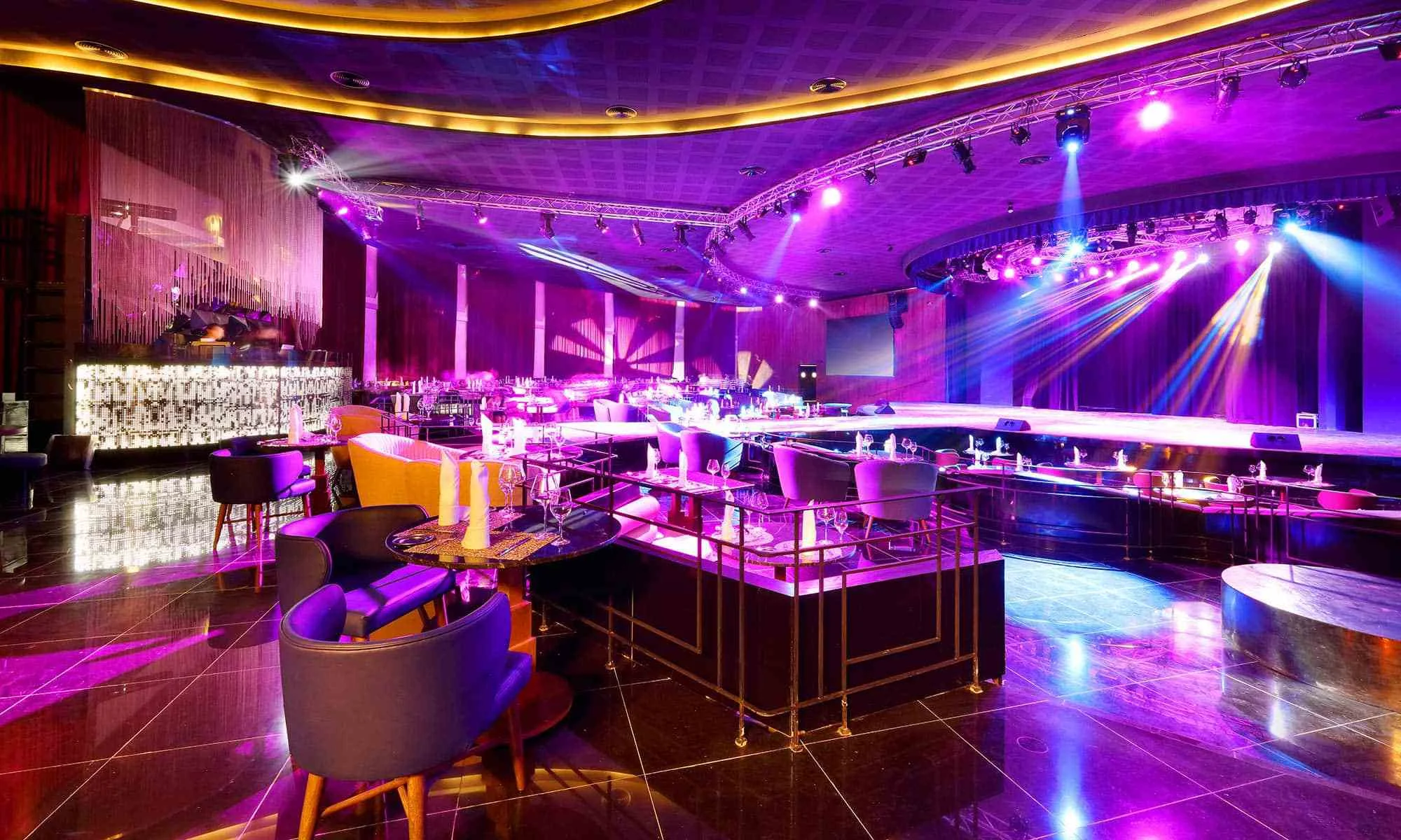 Chic Cabaret & Restaurant premium dinner-show experience