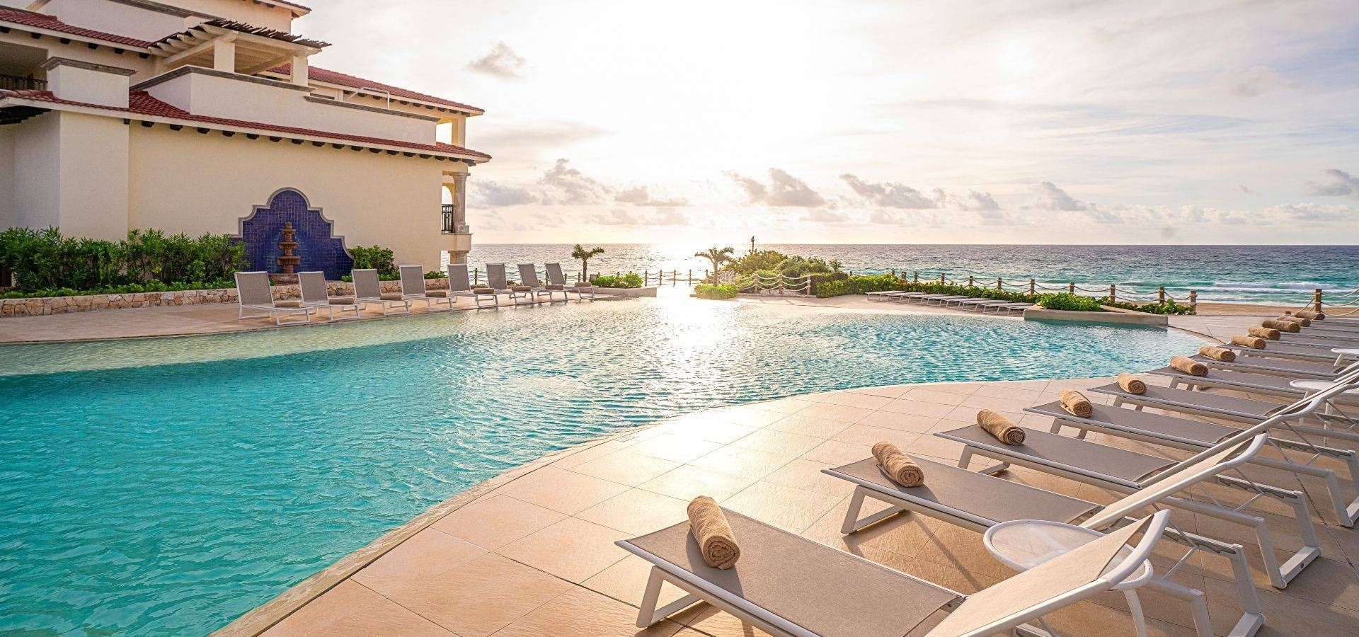 Swimming pool at Grand Park Royal Cancun - All Inclusive