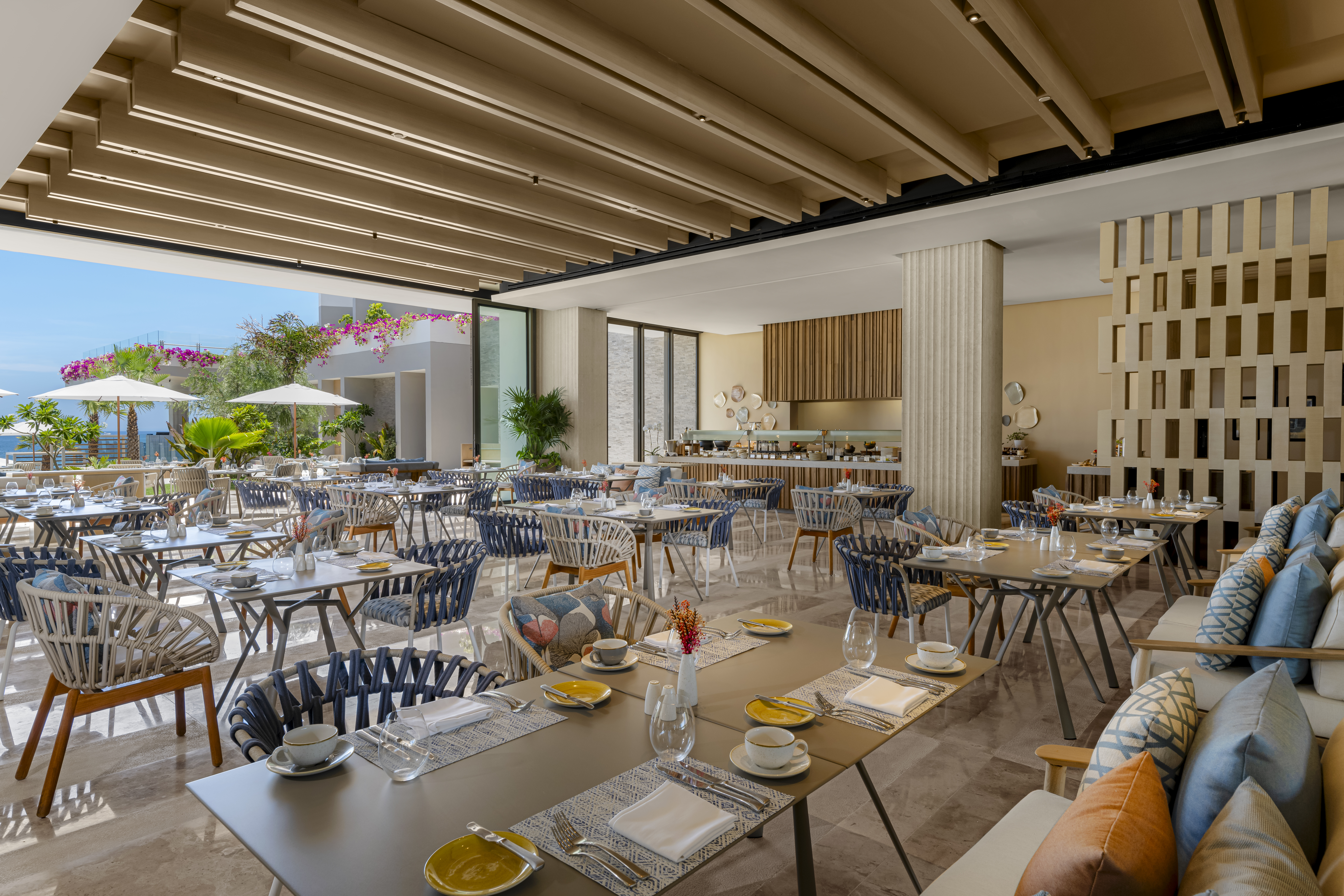 Del Mar — oceanfront breakfast and lunch restaurant