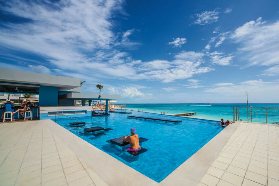 Swimming pool area at Hotel Riu Cancun