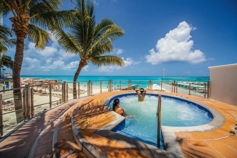 Swimming pool area at Hotel Riu Cancun