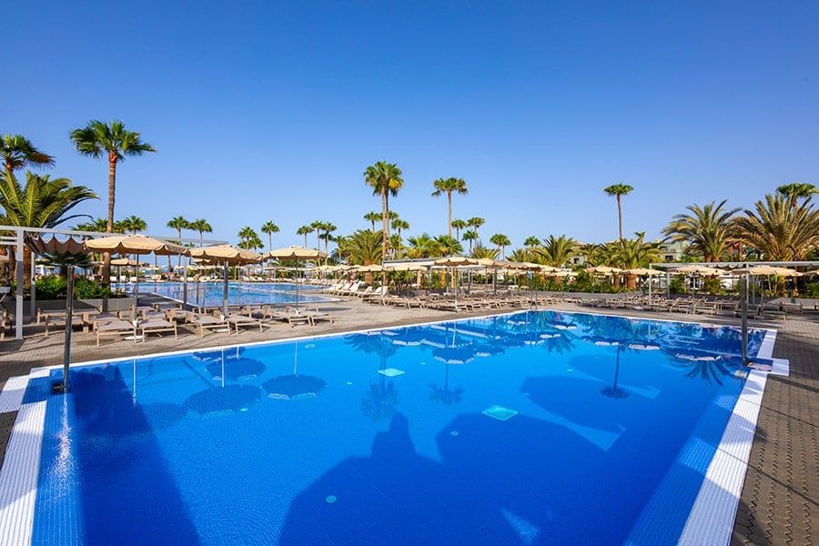 Swimming pool area at Hotel Riu Gran Canaria