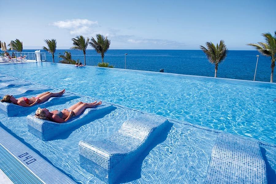 Swimming pool area at Hotel Riu Gran Canaria