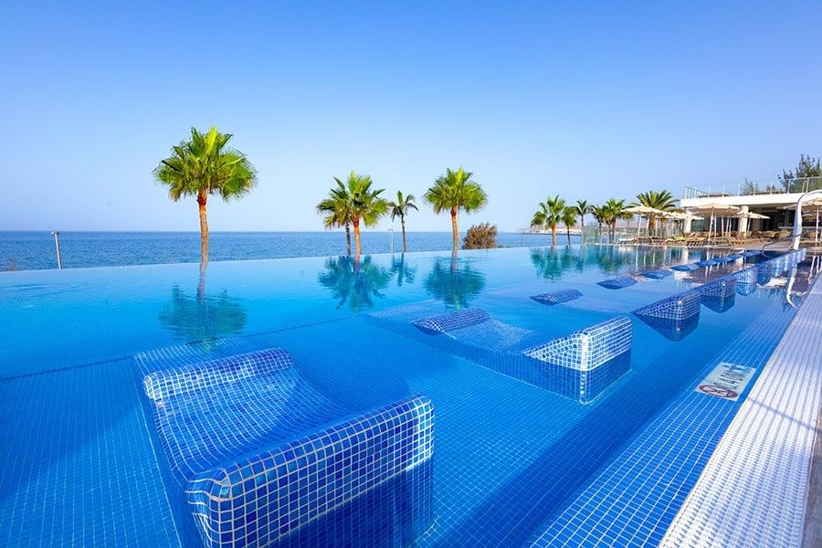 Swimming pool area at Hotel Riu Gran Canaria