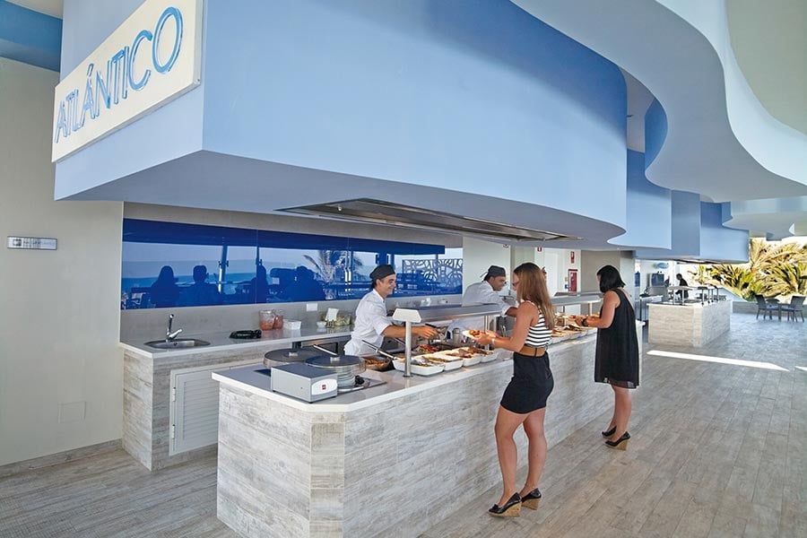 Swimming pool area at Hotel Riu Gran Canaria