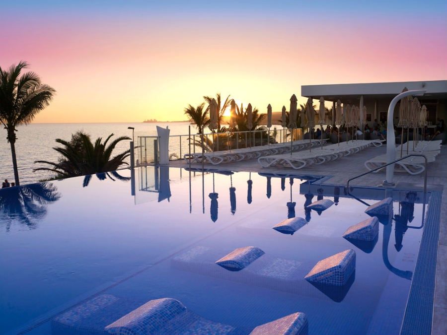 Swimming pool area at Hotel Riu Gran Canaria