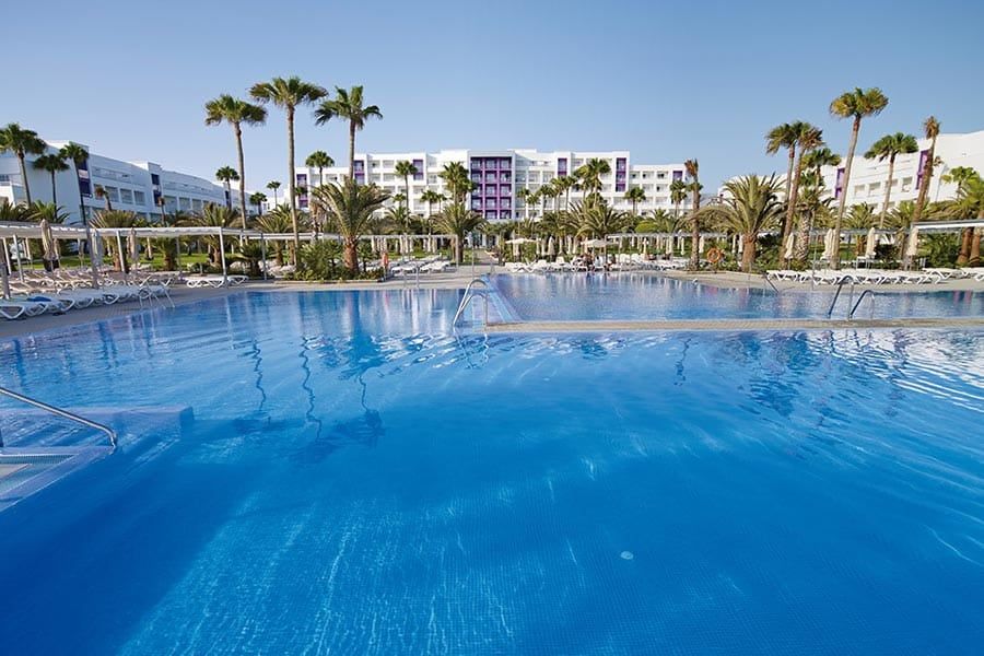 Swimming pool area at Hotel Riu Gran Canaria