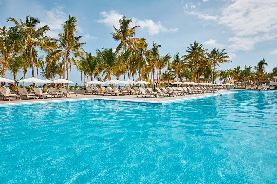 Swimming pool area at Hotel Riu Jambo