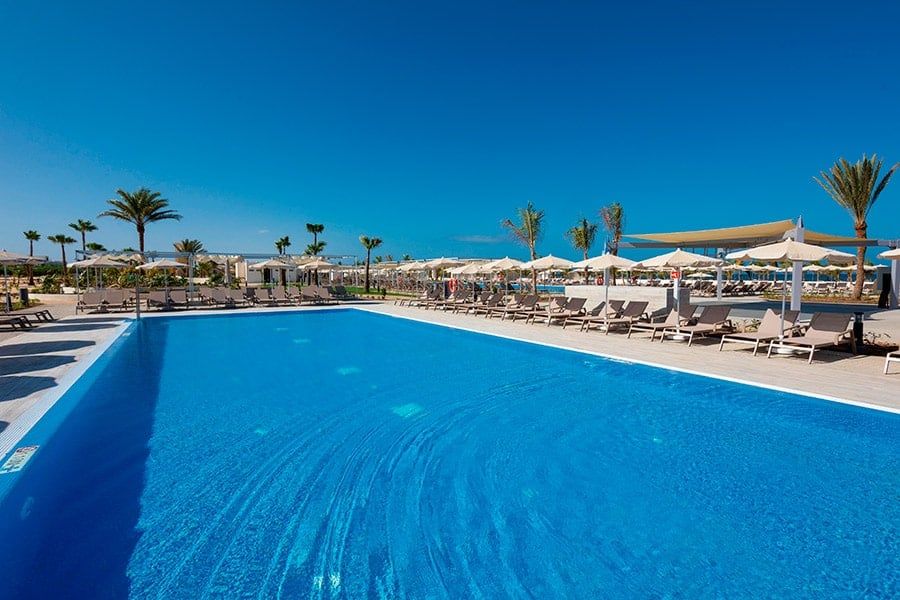 Swimming pool area at Hotel Riu Karamboa