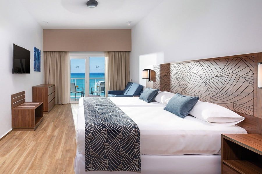 Guest room at Hotel Riu Montego Bay