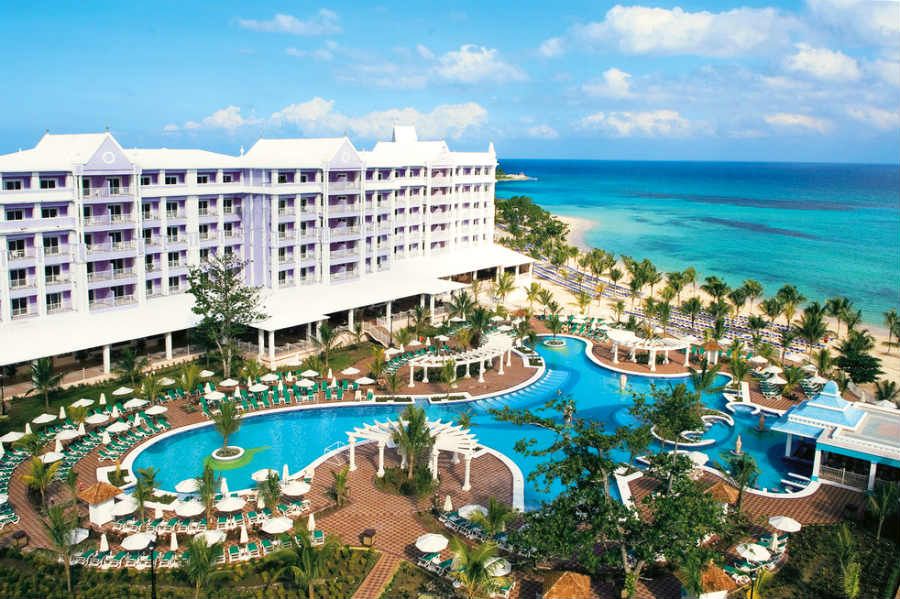 Swimming pool area at Hotel Riu Ocho Rios