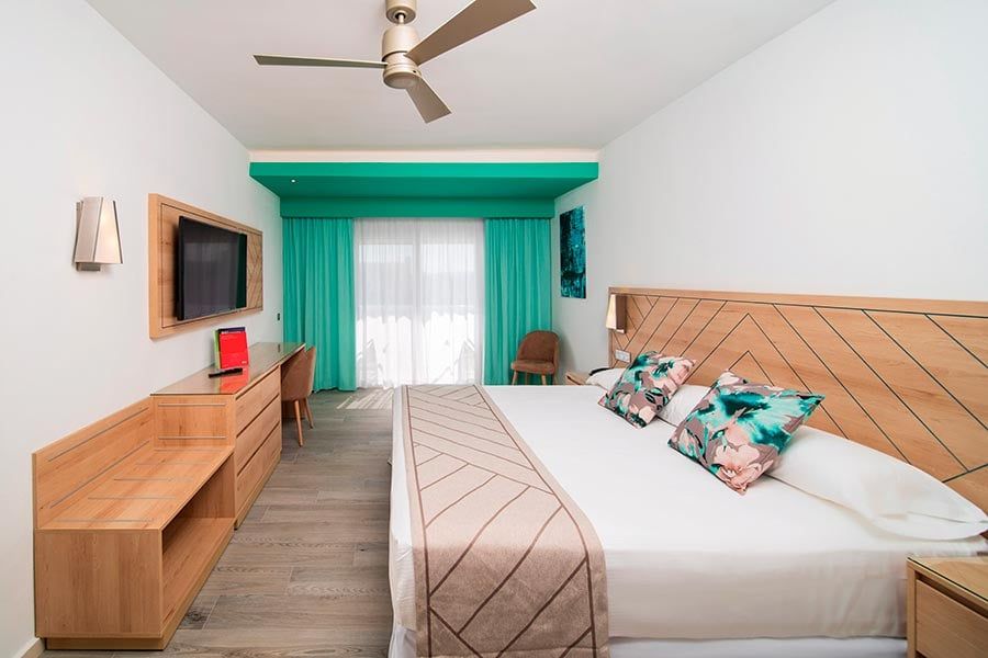 Guest room at Hotel Riu Ocho Rios