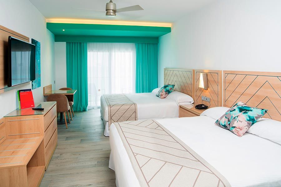 Guest room at Hotel Riu Ocho Rios