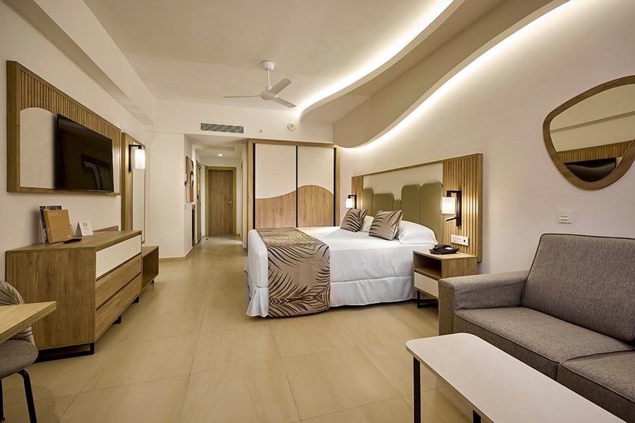 Guest room at Hotel Riu Palace Aquarelle