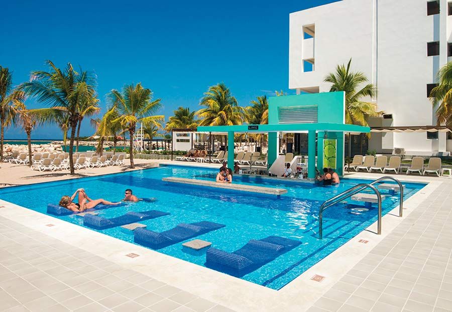 Swimming pool area at Hotel Riu Palace Jamaica
