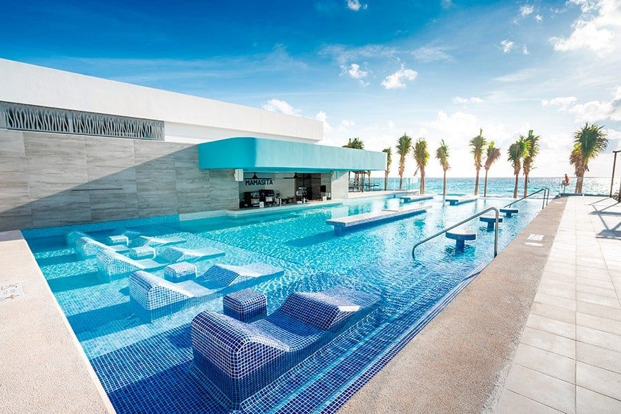 Swimming pool area at Hotel Riu Palace Kukulkan