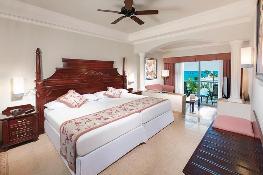 Guest room at Hotel Riu Palace Las Americas