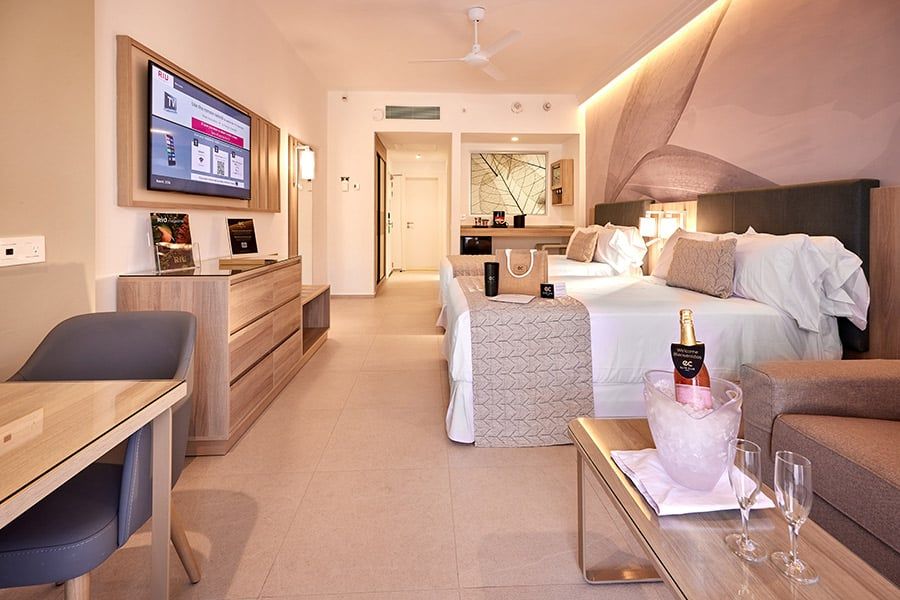 Guest room at Hotel Riu Palace Macao
