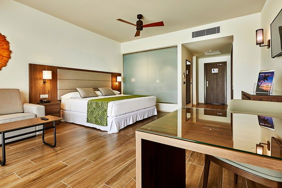 Guest room at Hotel Riu Palace Maldivas