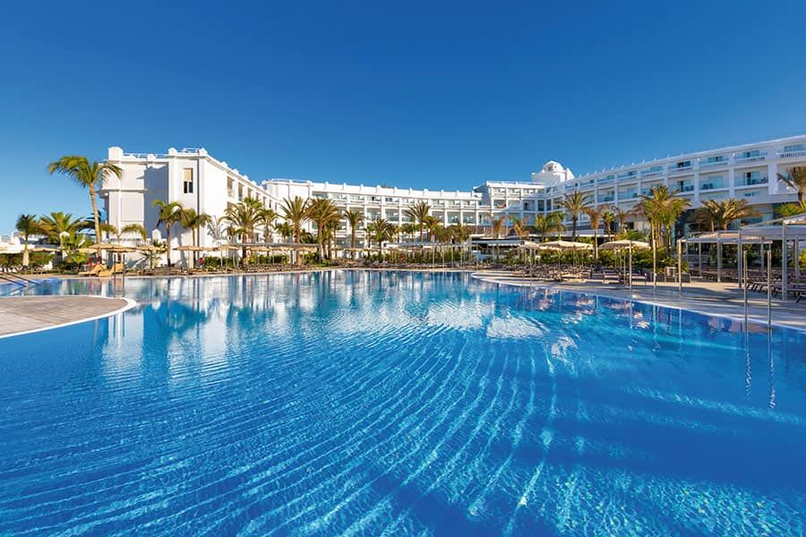 Swimming pool at Hotel Riu Palace Maspalomas