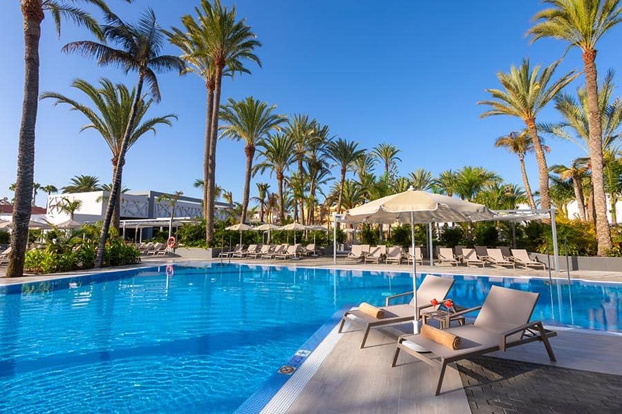 Swimming pool area at Hotel Riu Palace Palmeras