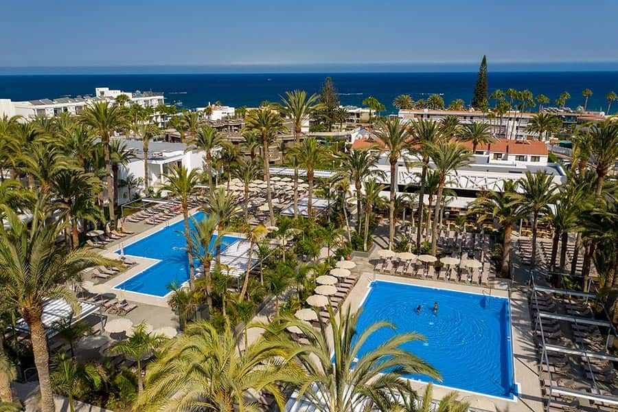 Swimming pool area at Hotel Riu Palace Palmeras