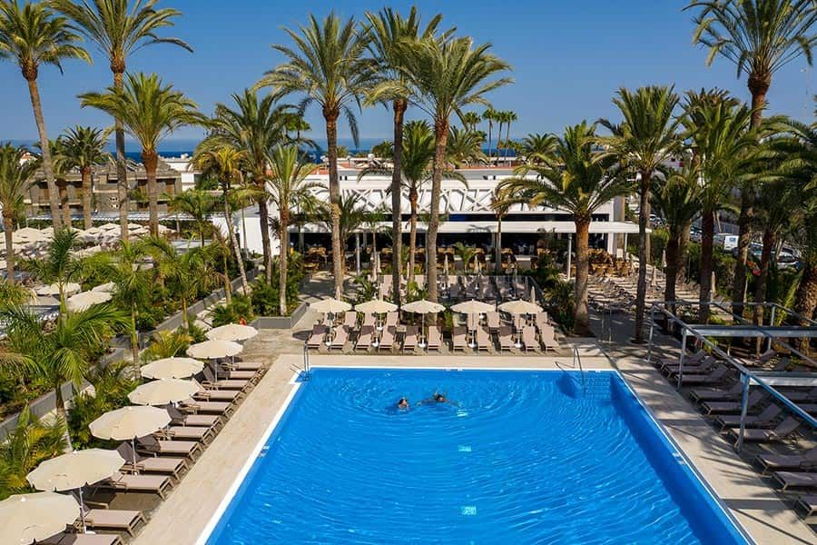 Swimming pool area at Hotel Riu Palace Palmeras