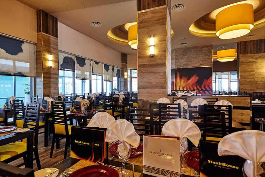 Restaurant at Hotel Riu Palace Paradise Island
