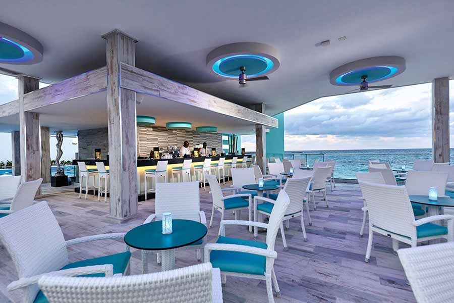 Swimming pool area at Hotel Riu Palace Paradise Island