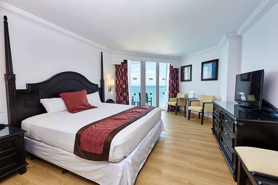 Guest room at Hotel Riu Palace Paradise Island