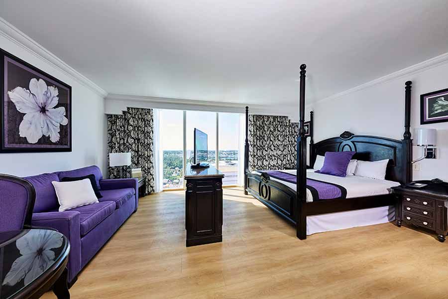 Guest room at Hotel Riu Palace Paradise Island