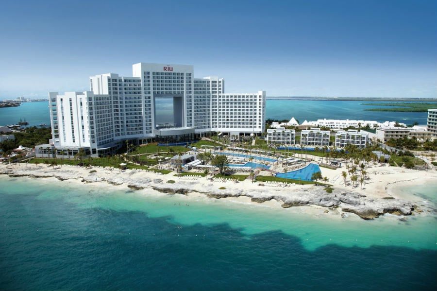 Beach at Hotel Riu Palace Peninsula