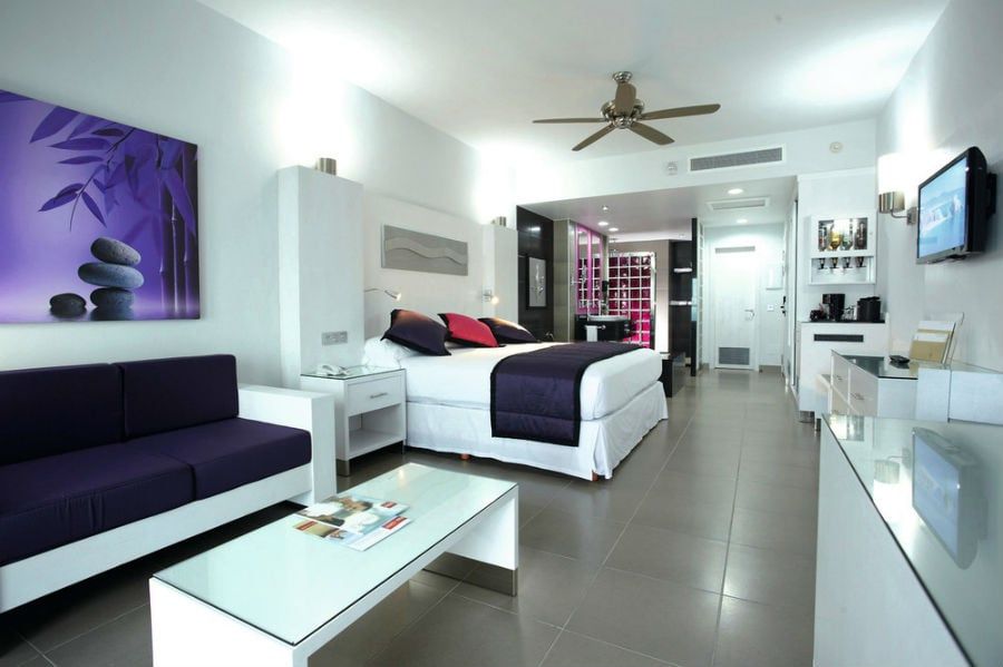 Guest room at Hotel Riu Palace Peninsula