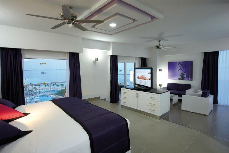 Guest room at Hotel Riu Palace Peninsula