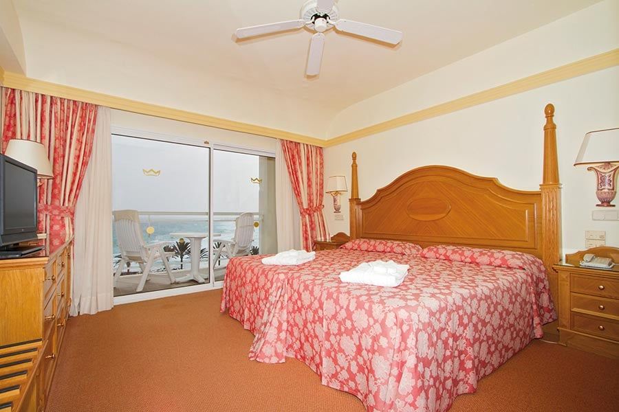Guest room at Hotel Riu Palace Tres Islas