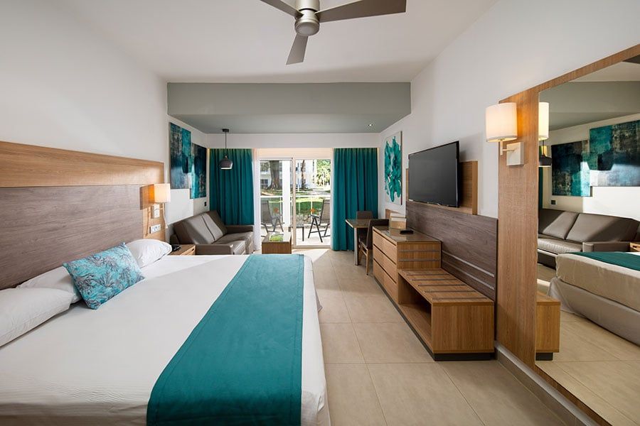 Guest room at Hotel Riu Palace Tropical Bay