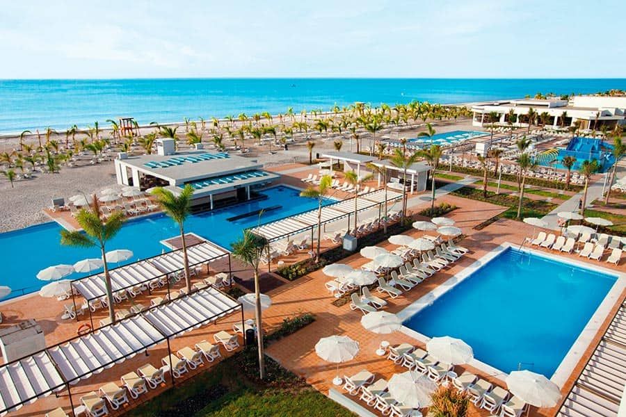 Swimming pool at Hotel Riu Playa Blanca