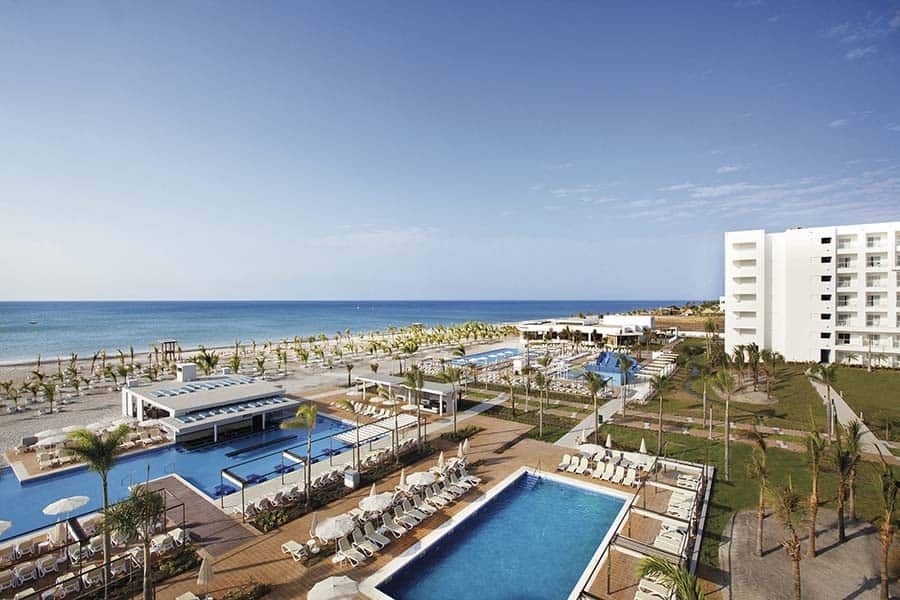 Swimming pool at Hotel Riu Playa Blanca
