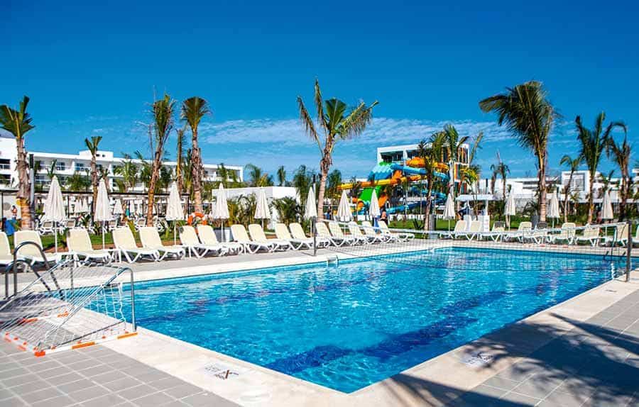Swimming pool area at Hotel Riu Republica