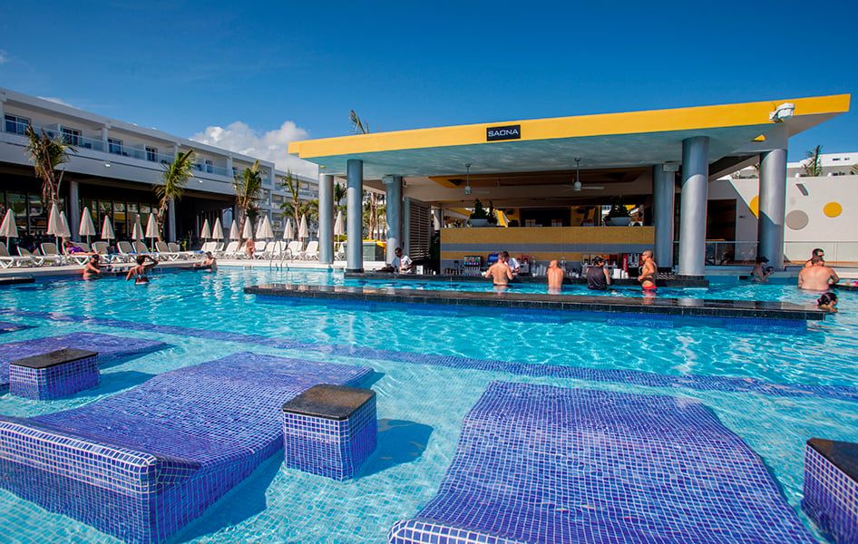 Swimming pool area at Hotel Riu Republica