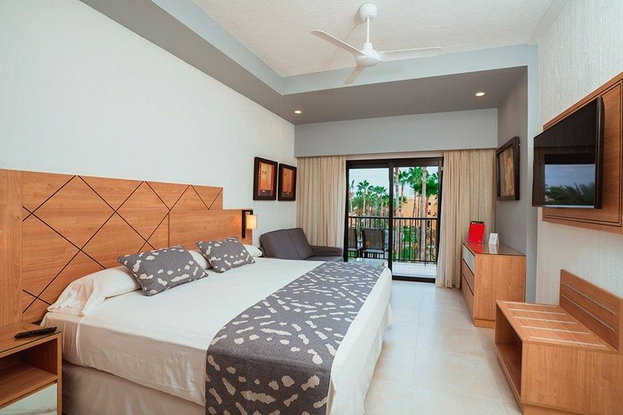 Guest room at Hotel Riu Santa Fe