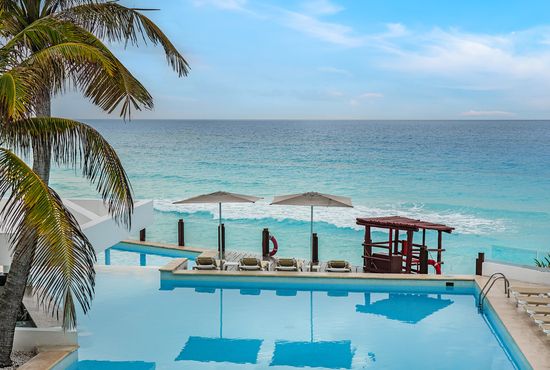 ÓLEO Cancún Playa Pools