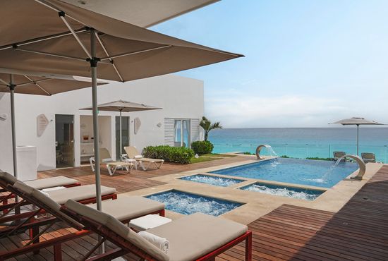 ÓLEO Cancún Playa Pools