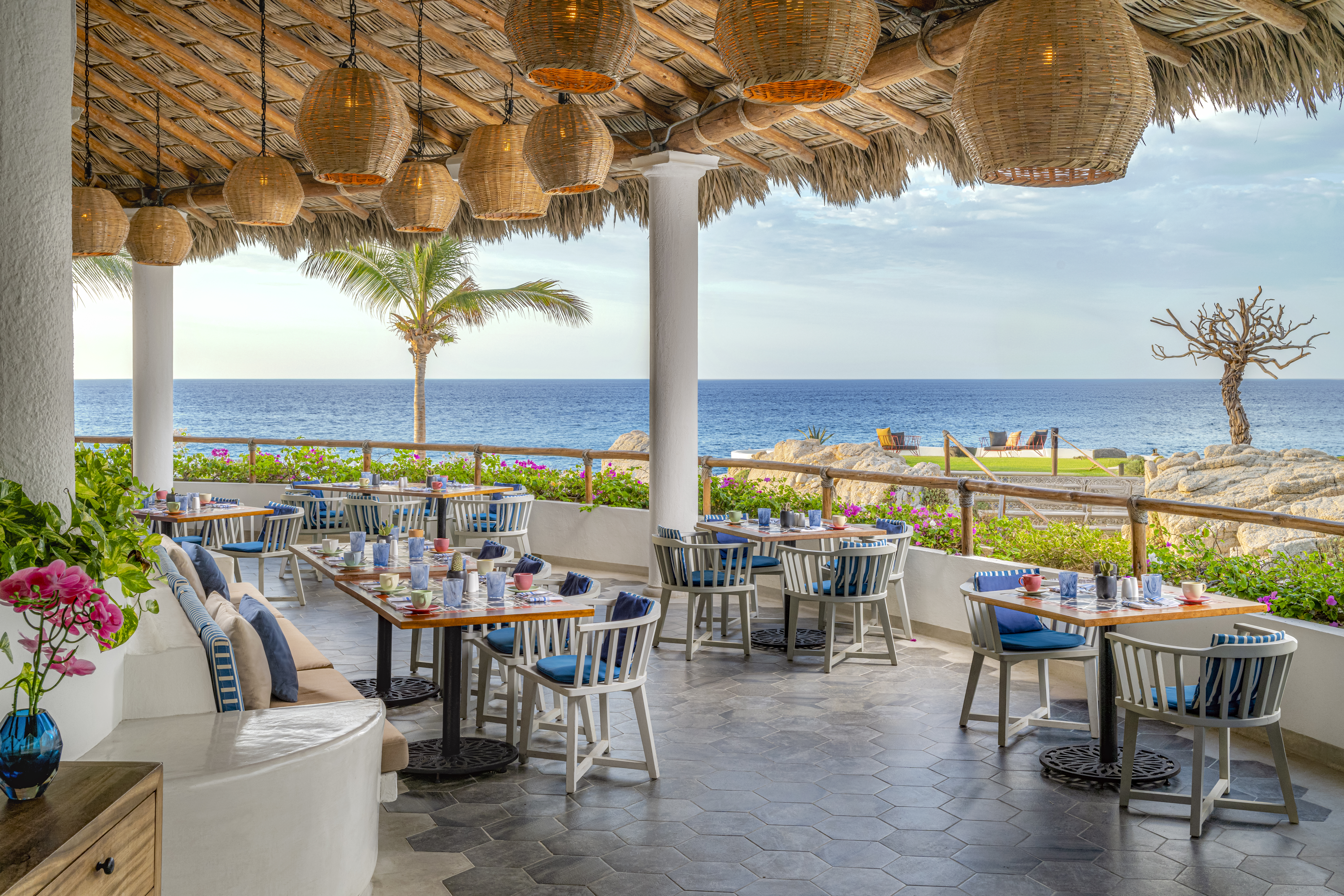 Encanto Farm & Sea — oceanfront dining by day