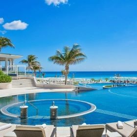 Swimming pool at Sandos Cancun Luxury Resort